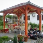Drvena nadstrešnica